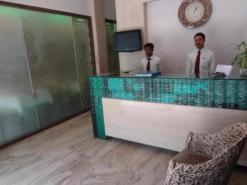 Hotel Sapna Marine ムンバイ エクステリア 写真